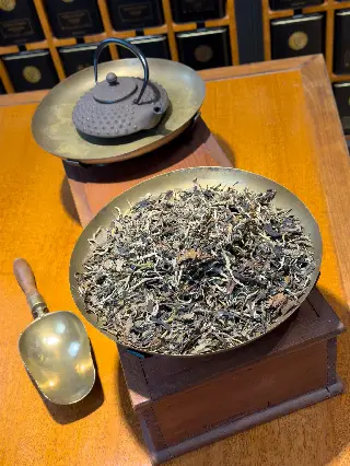 White Pu-Erh, thé blanc du Yunnan Mariage Frères, vignette 2