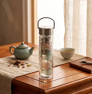 Bouteille infuseur en verre Flowtea, décor Cherry Blossom sur le verre intérieur, housse néoprène, vignette 4