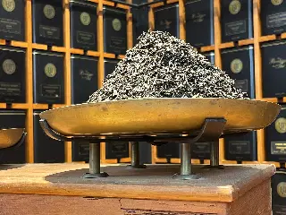 Thé de Fête, thé noir parfumé Mariage Frères, vignette 4