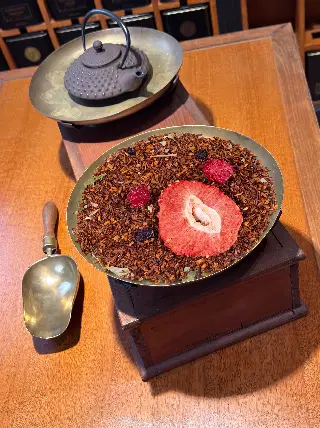 rooibos cassis bio, Rooibos Baies Noires & Cassis Bio Ombelle, mélange en vrac, vignette 3