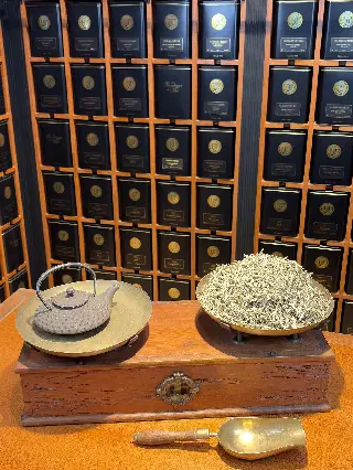 Yin Zhen, Aiguilles d'Argent Mariage Frères, vignette 4