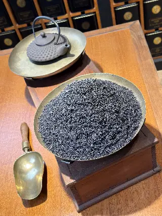 Royal Purple Tea, thé pourpre Kenya Mariage Frères, vignette 4