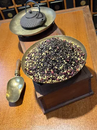 Mirabeau, thé noir parfumé Mariage Frères, vignette 2