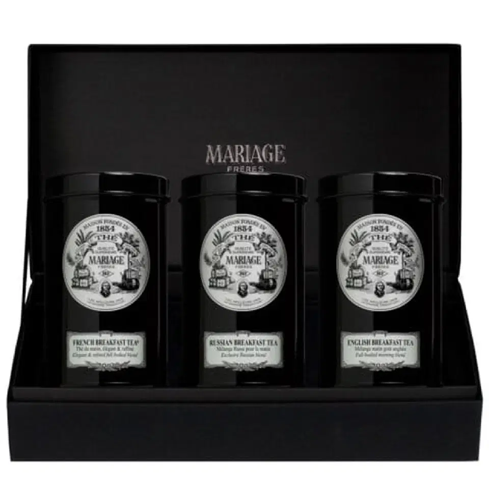 Écrin noir ouvert du Coffret 3 Thés World Breakfast avec ses trois boîtes métalliques Mariage Frères
