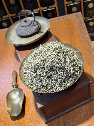 Yin Zhen, Aiguilles d'Argent Mariage Frères, vignette 3